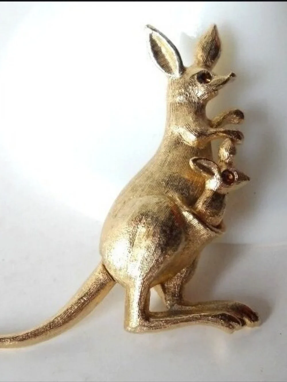 Vintage Avon Kangaroo Joey Brooch Moving Tail Action Pin Citrine Eyes Gold Tone